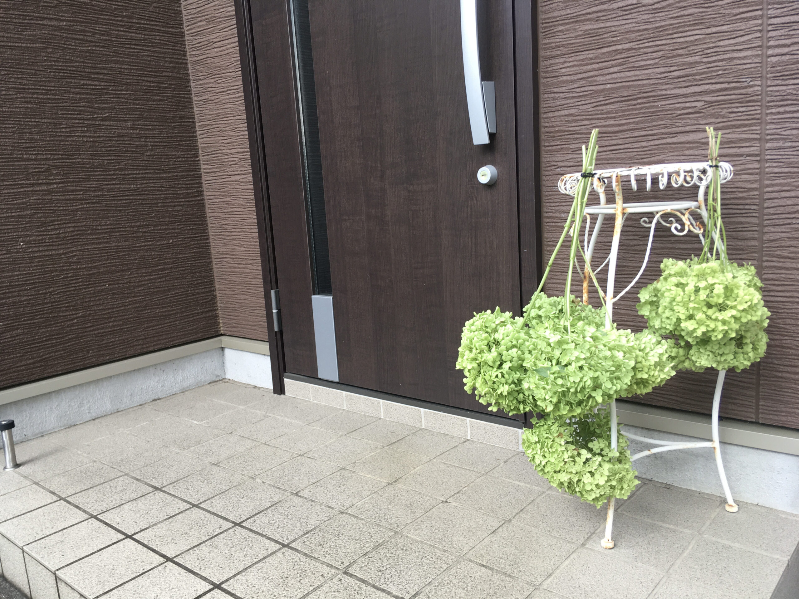 夏のモサモサを解消 ーお庭をスッキリー ガーデナーシップ バラのお庭をデザイン 施工 横浜 川崎